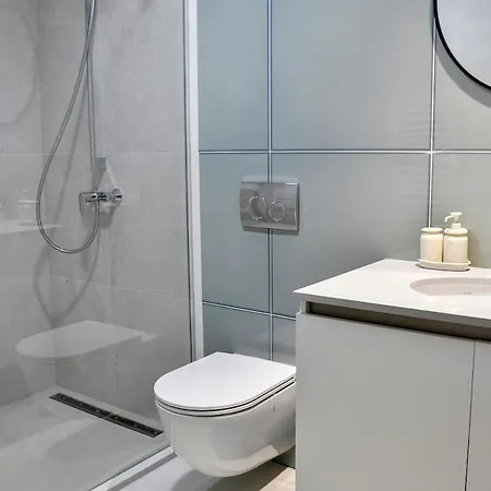 Lux Waterfront Charm 2 Apartment Belgrade